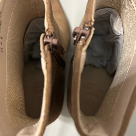 Elegant Tan Ankle Boots - Picture 7 of 10